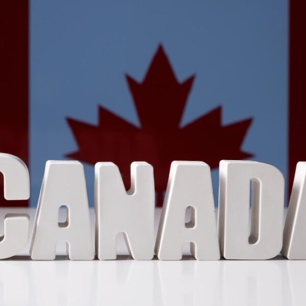 اقامت از طریق خرید ملک در کانادا
