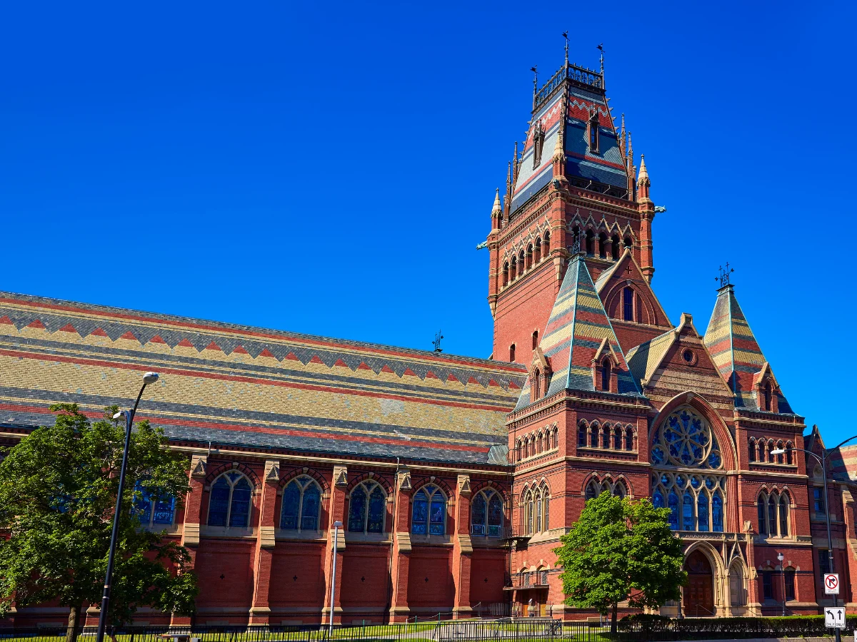 ویزای تحصیلی آمریکا F-1 3 شرایط استخدام با ویزای دانشجویی آمریکا - دانشگاه هاروارد